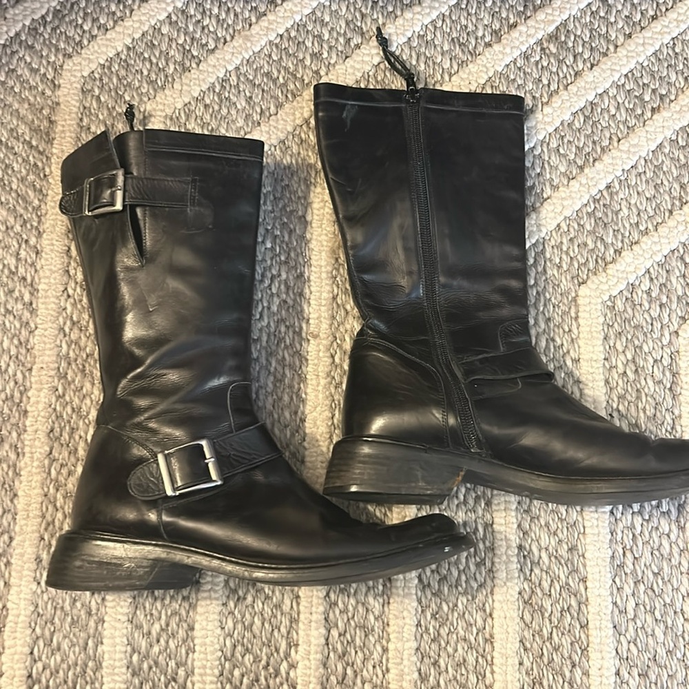 Donald J Pliner half boots